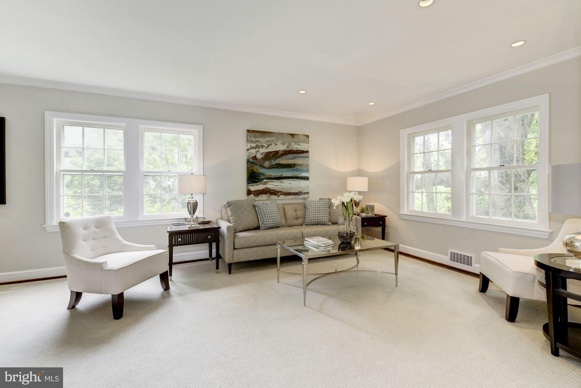 4711 Reservoir Road Northwest Washington, DC 20007 - Photo 6 of 30 Large, sunny living room