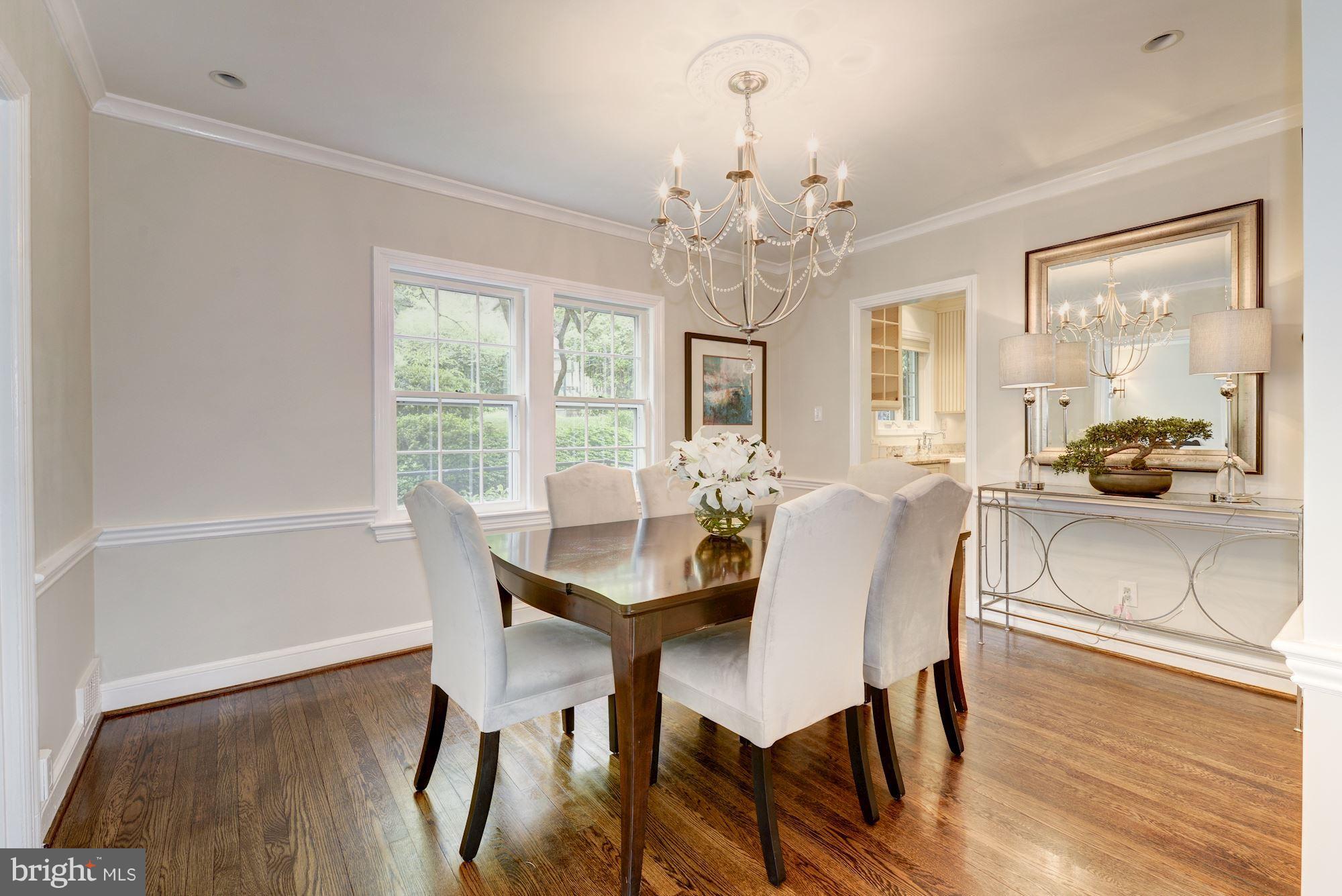 4711 Reservoir Road Northwest Washington, DC 20007 - Photo 8 of 30 Elegant dining room