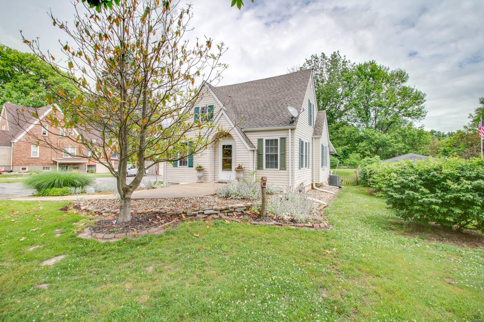 6429 Godfrey Road Godfrey, IL 62035 - Photo 3 of 37