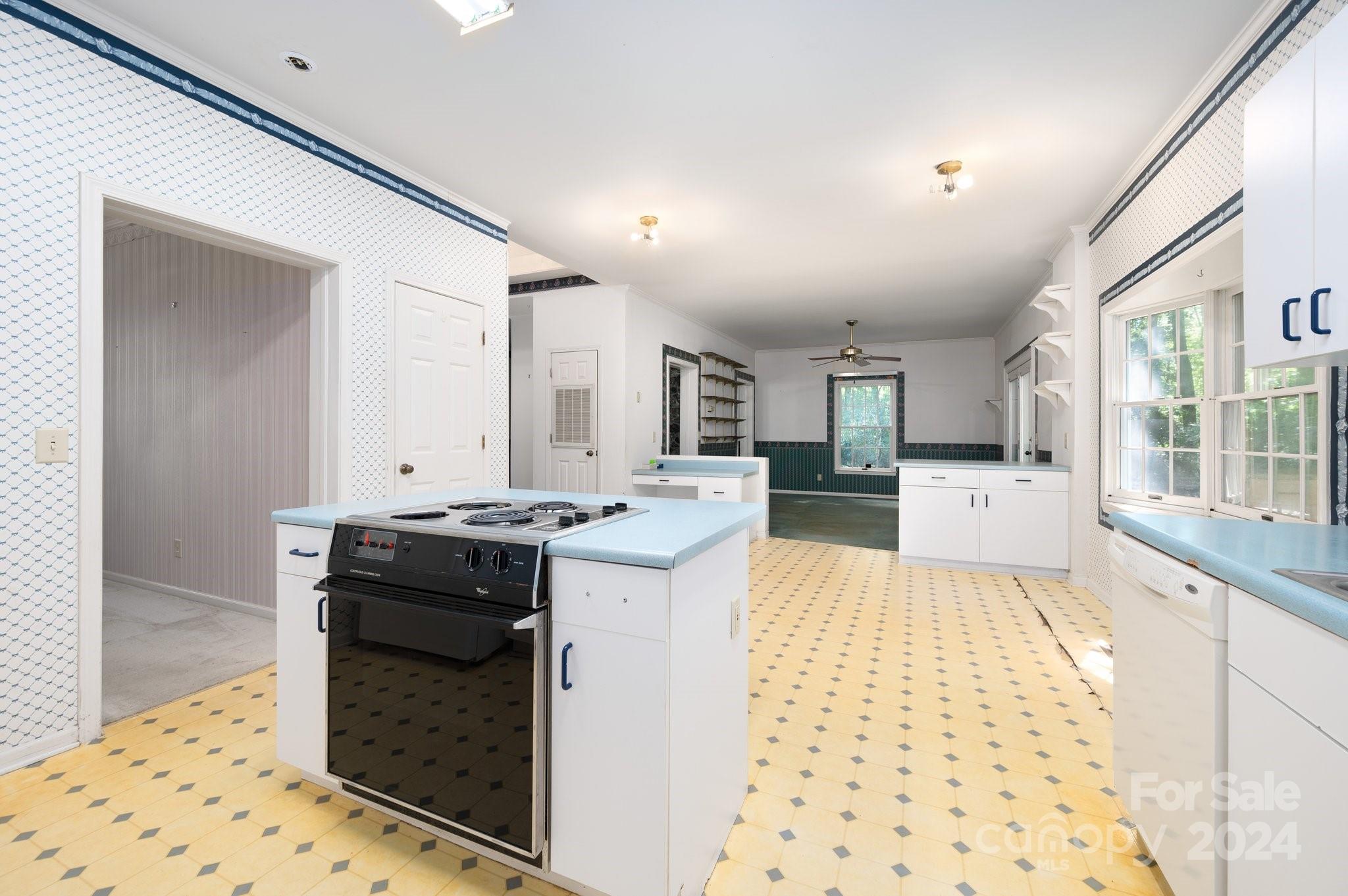 300 Smith Knolls Road Fairview, NC 28730 - Photo 11 of 31 Gallery Image 11