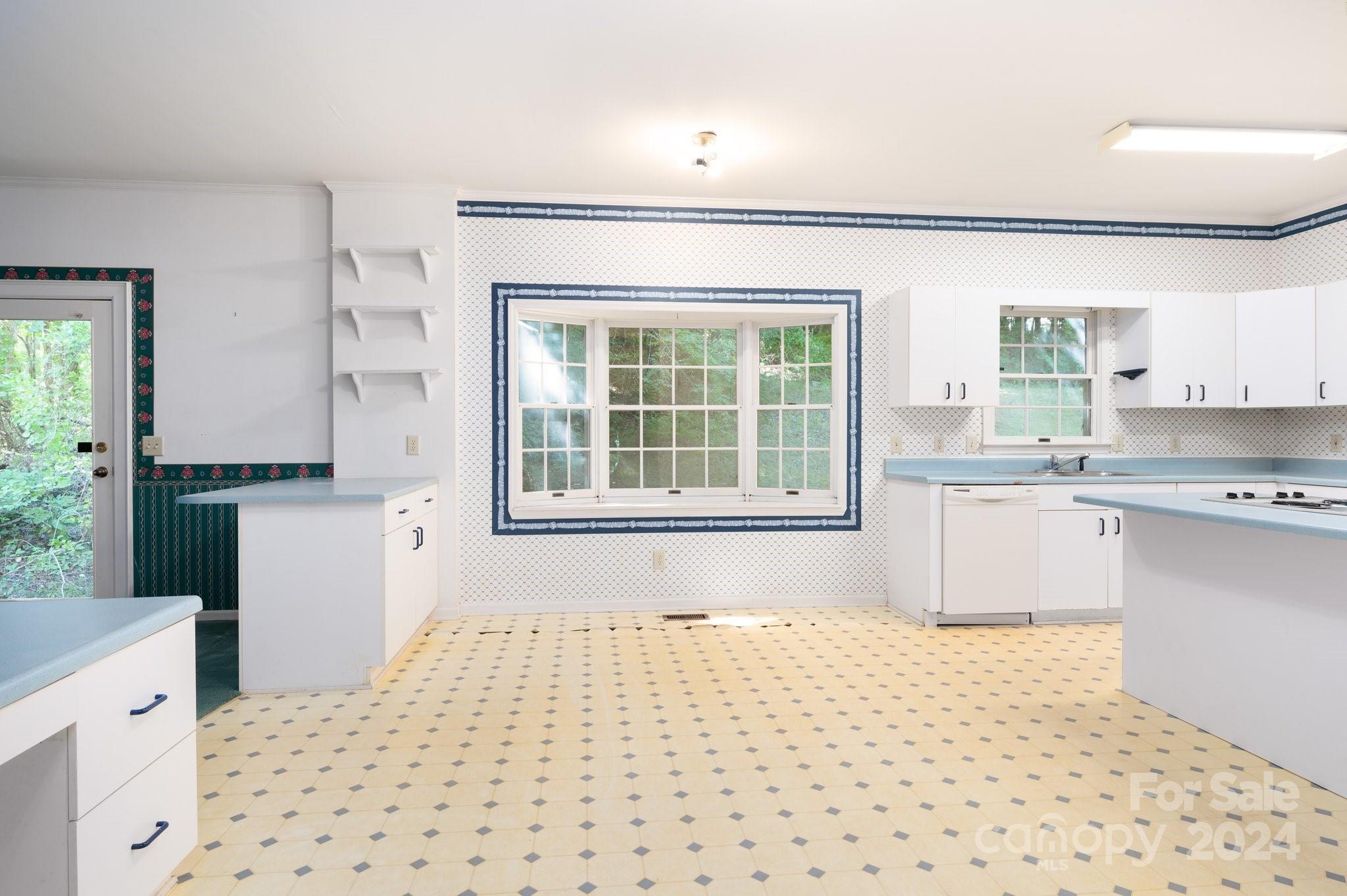300 Smith Knolls Road Fairview, NC 28730 - Photo 10 of 31 Gallery Image 10