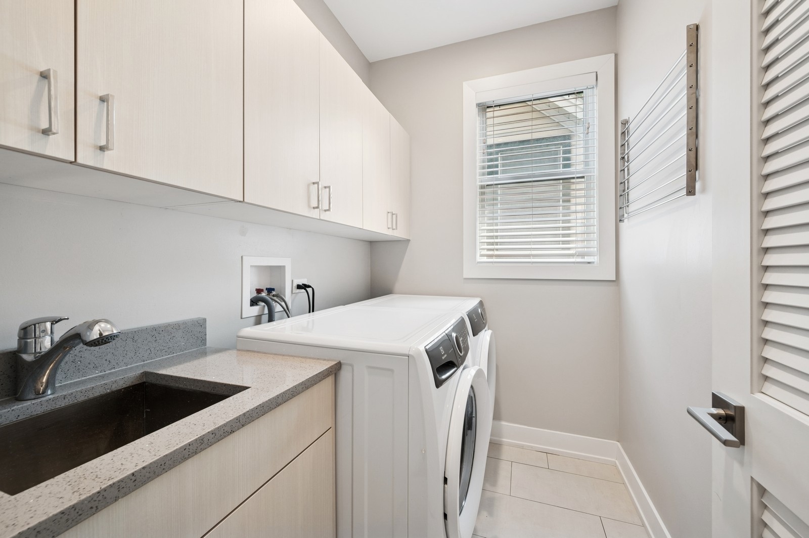 2119 Pioneer Road Evanston, IL 60201 - Photo 24 of 36 a utility room with dryer and washer