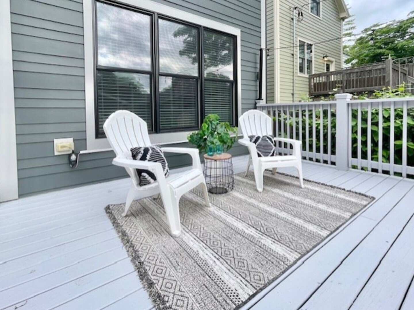 2119 Pioneer Road Evanston, IL 60201 - Photo 32 of 36 a view of a chair and tables in the patio