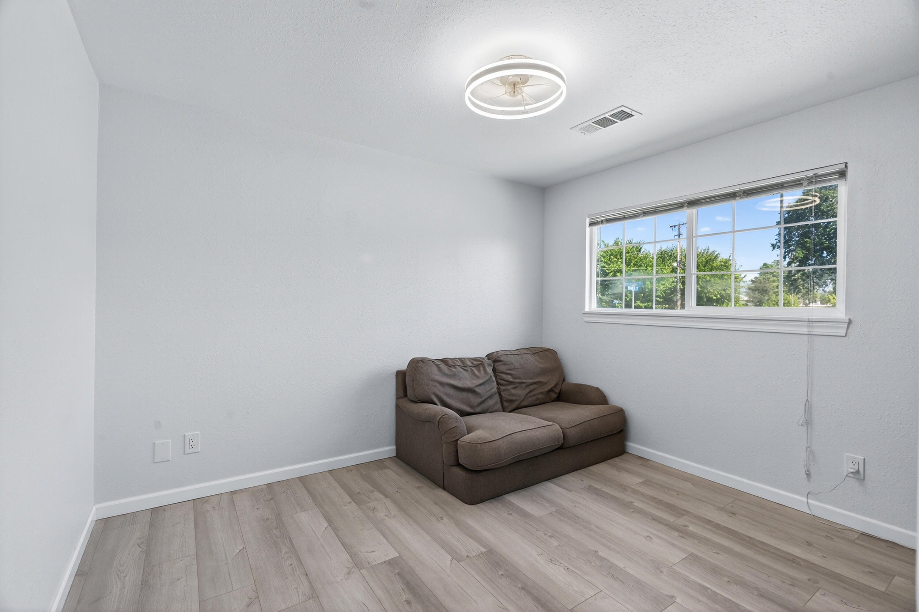 810 Cascade Avenue Red Bluff, CA 96080 - Photo 13 of 23 a living room with furniture and a window