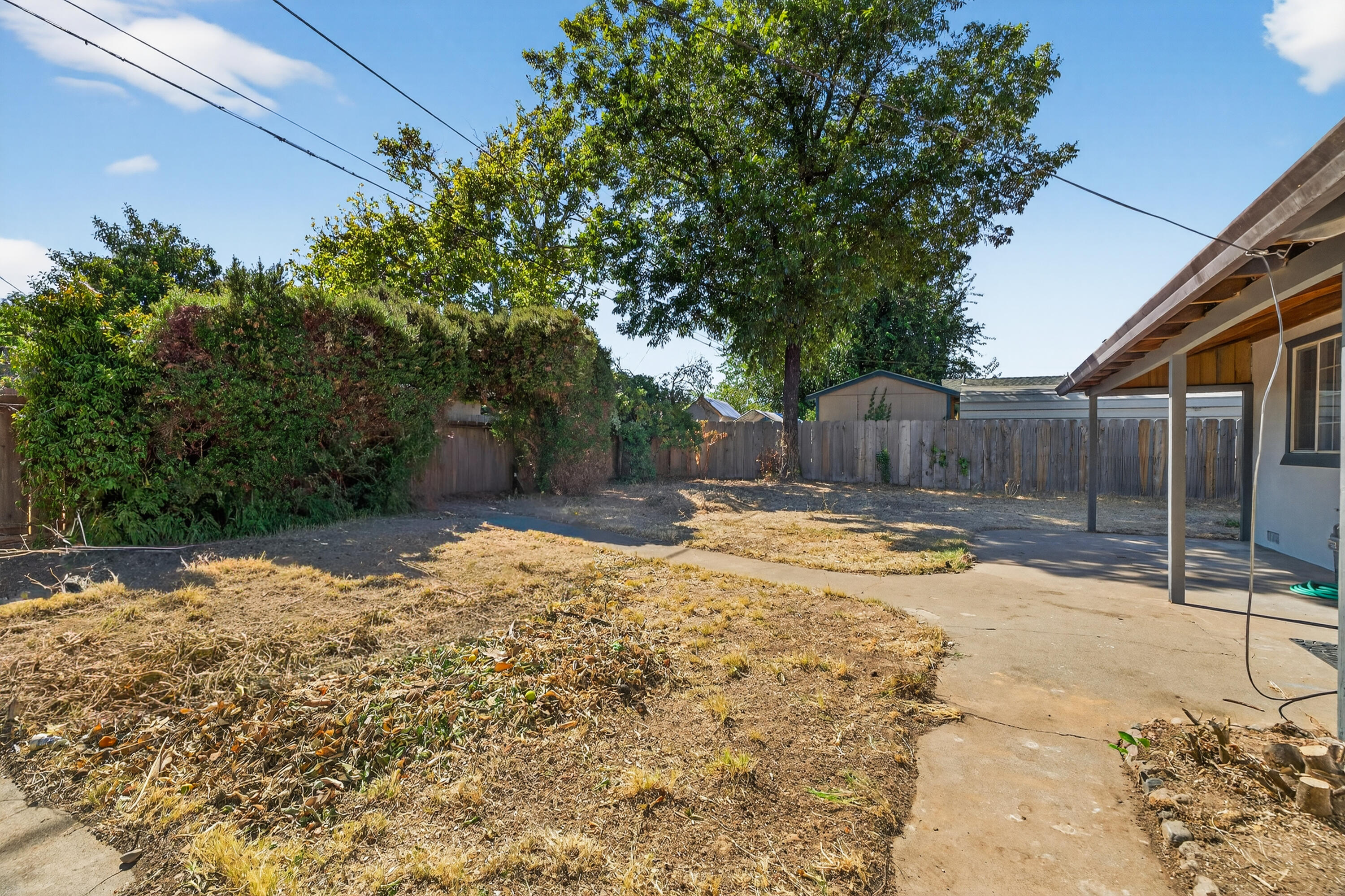 810 Cascade Avenue Red Bluff, CA 96080 - Photo 18 of 23 a view of the backyard of a house