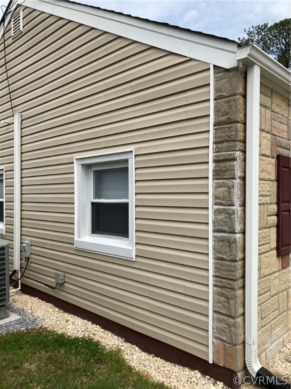 4200 Pettus Road Richmond, VA 23234 - Photo 4 of 16 Vinyl siding approximately 3 years