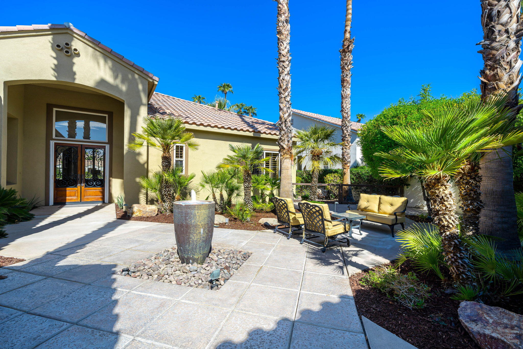 81130 Golf View Drive La Quinta, CA 92253 - Photo 7 of 54 16-web-or-mls-BM_Golf_OPMG_0824_016