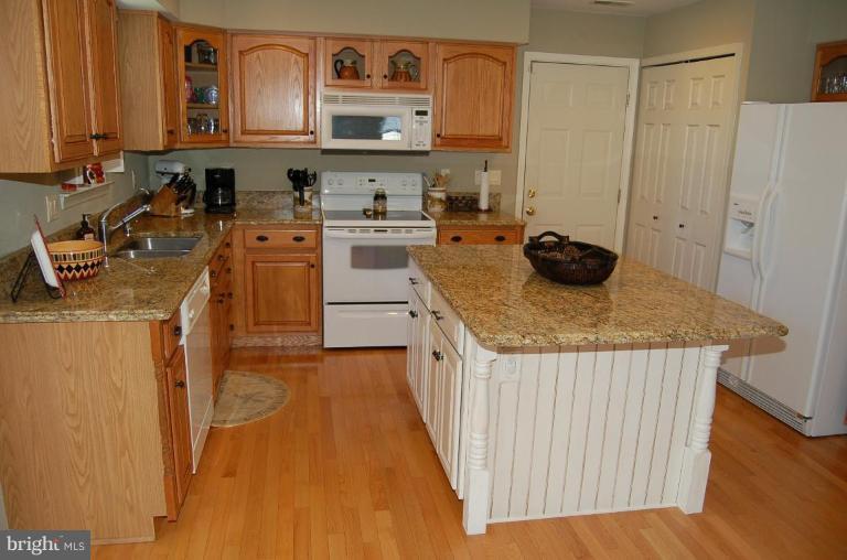 1536 Wakefield Road Edgewater, MD 21037 - Photo 4 of 16 Kitchen