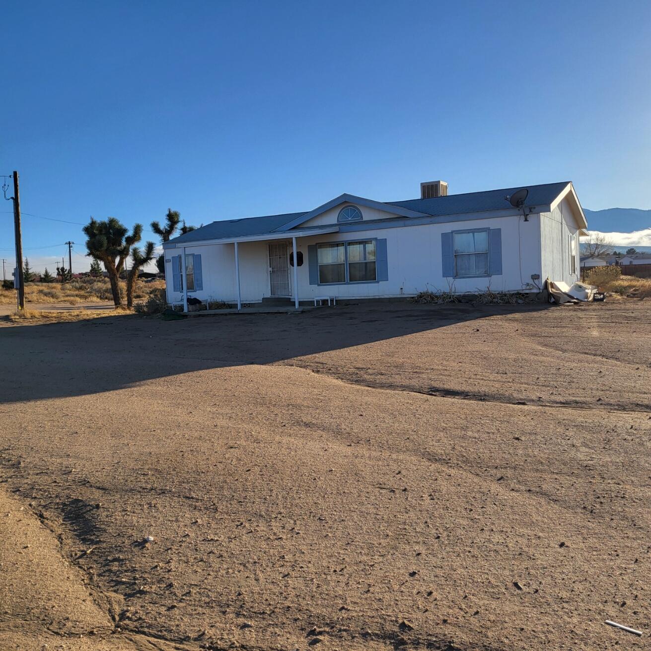 9572 Smith Road Phelan, CA 92371 - Photo 3 of 43 20250205_161102