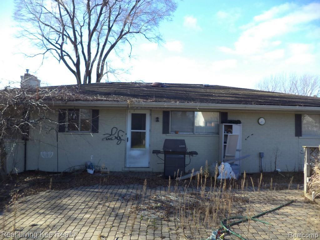 2129 Hamlin Court Rochester, MI 48307 - Photo 2 of 15 DSC00055.jpg