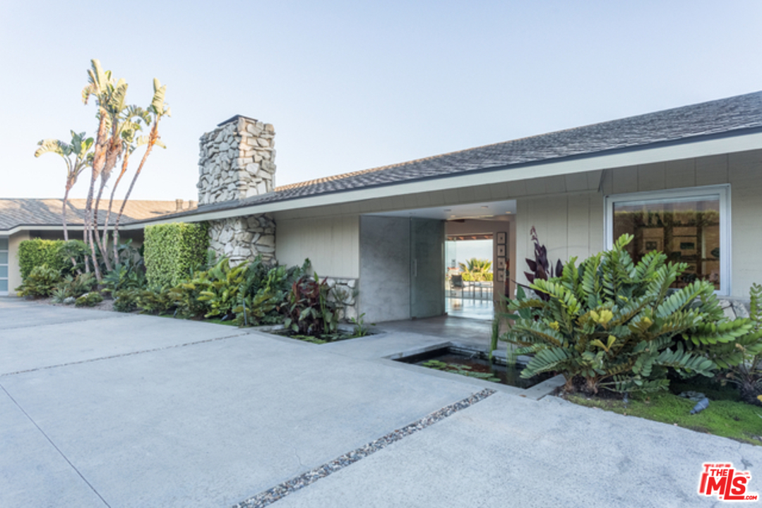 1230 Shadow Hill Way Beverly Hills, CA 90210 - Photo 4 of 22 a front view of a house with garden