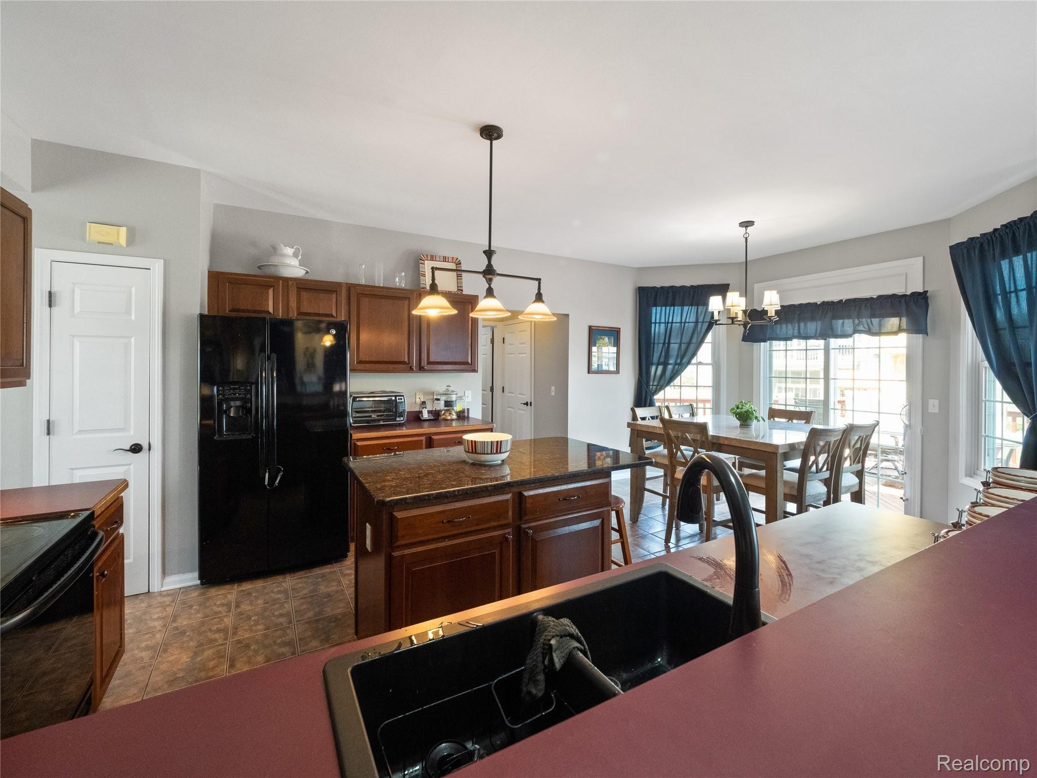 796 Caribou Court Rochester, MI 48307 - Photo 12 of 40 KITCHEN WITH ISLAND