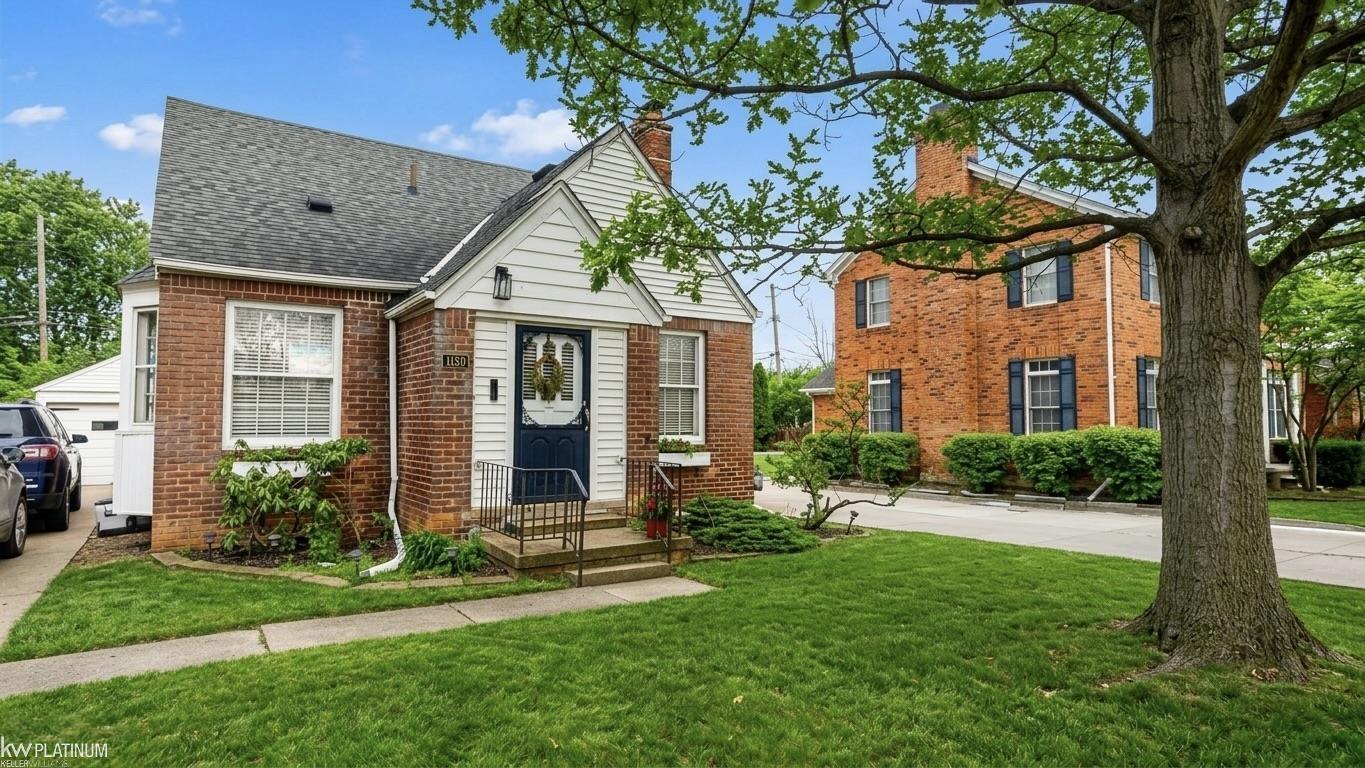 1120 Vernier Road Grosse Pointe Woods, MI 48236 - Photo 1 of 32