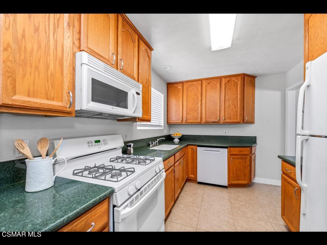 4261 Helene Street Simi Valley, CA 93063 - Photo 12 of 29 IMG_0140