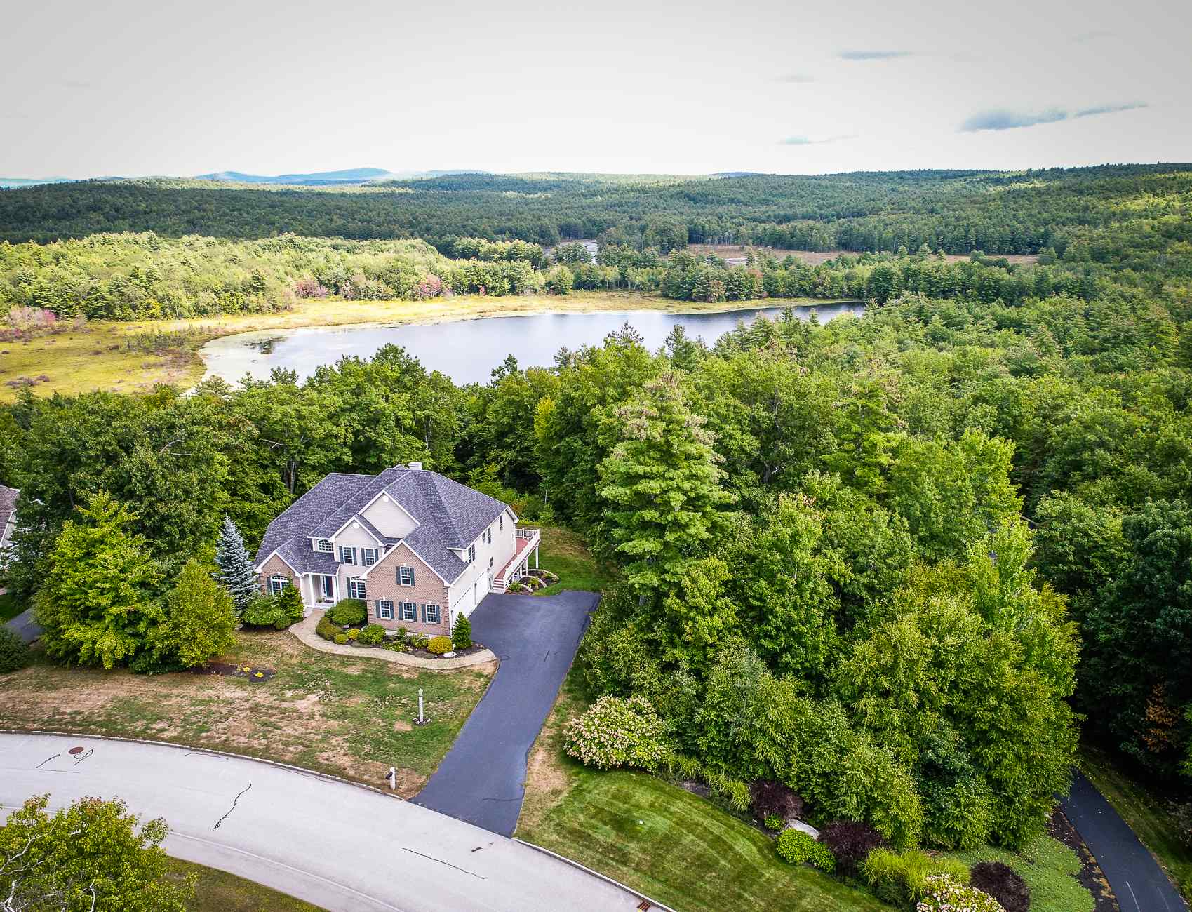 8 North View Terrace Hooksett, NH 03106 - Photo 1 of 38