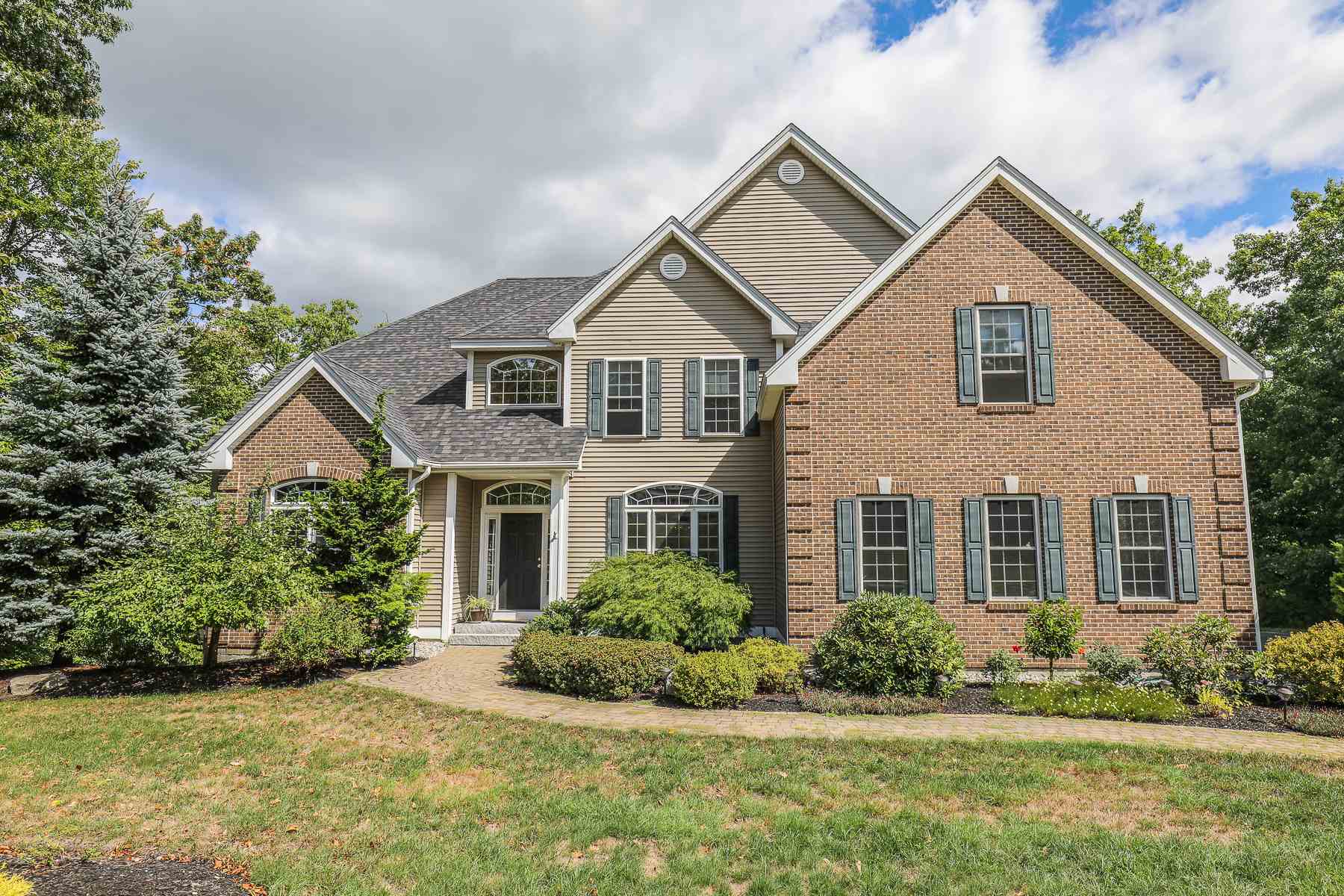 8 North View Terrace Hooksett, NH 03106 - Photo 4 of 38