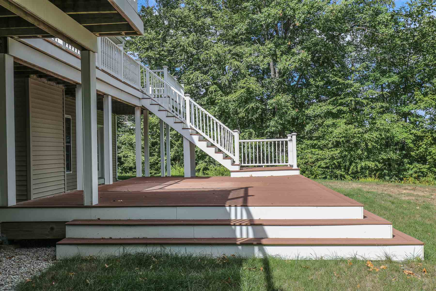 8 North View Terrace Hooksett, NH 03106 - Photo 7 of 38