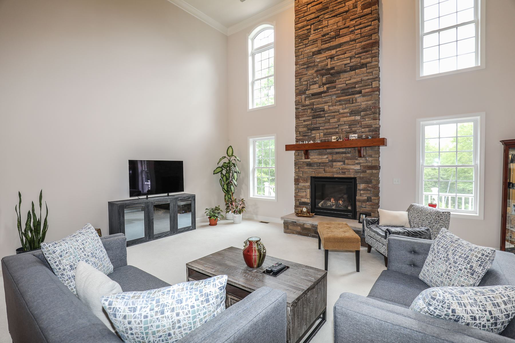 8 North View Terrace Hooksett, NH 03106 - Photo 10 of 38