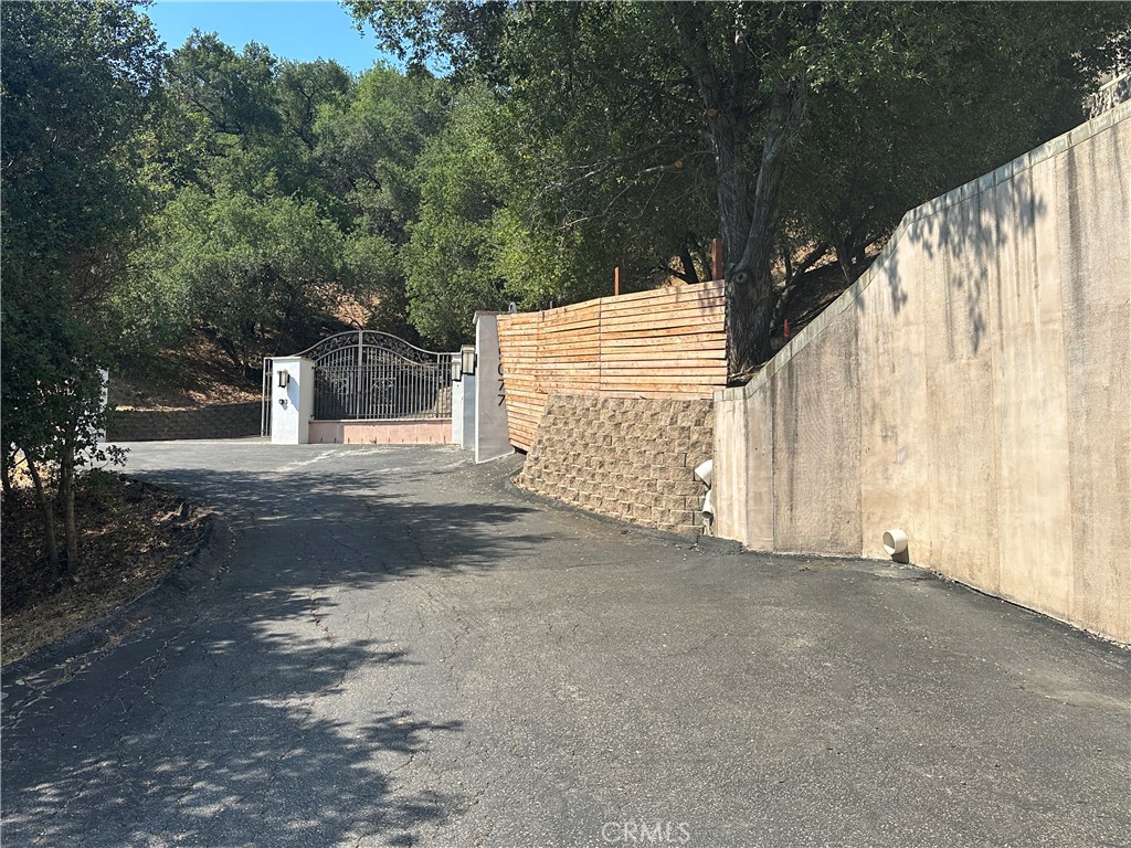 5077 Schumacher Road Calabasas, CA 91302 - Photo 57 of 58 a view of backyard with green space