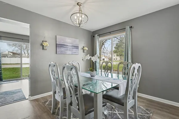 $234,900 | 554 Alton Court, Carol Stream, IL 60188