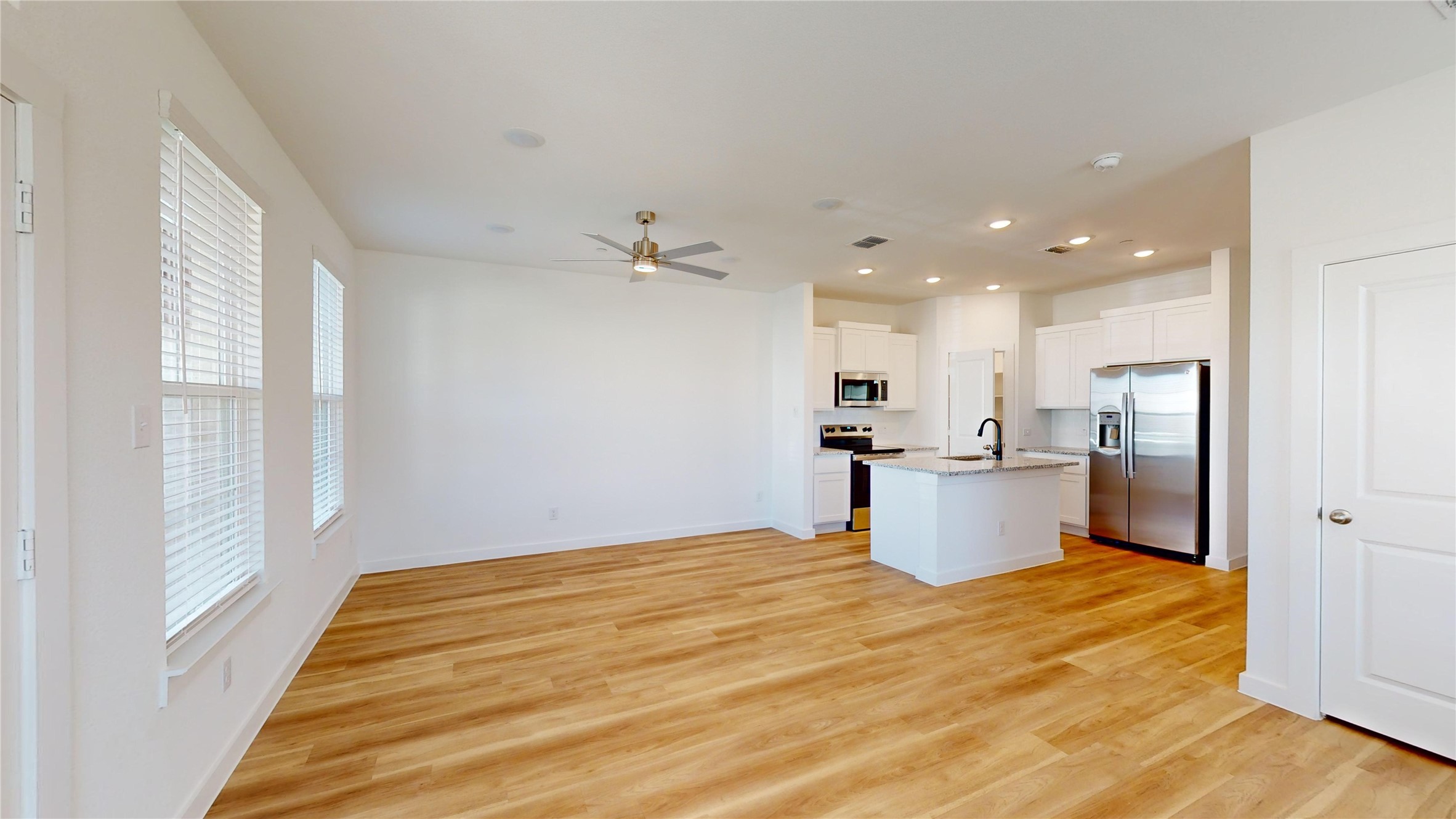 4125 Floyd Alley Grand Prairie, TX 75052 - Photo 7 of 45 a room with a bed and kitchen view