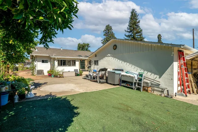 $1,079,000 | 2131 West Pueblo Avenue, Napa, CA 94558