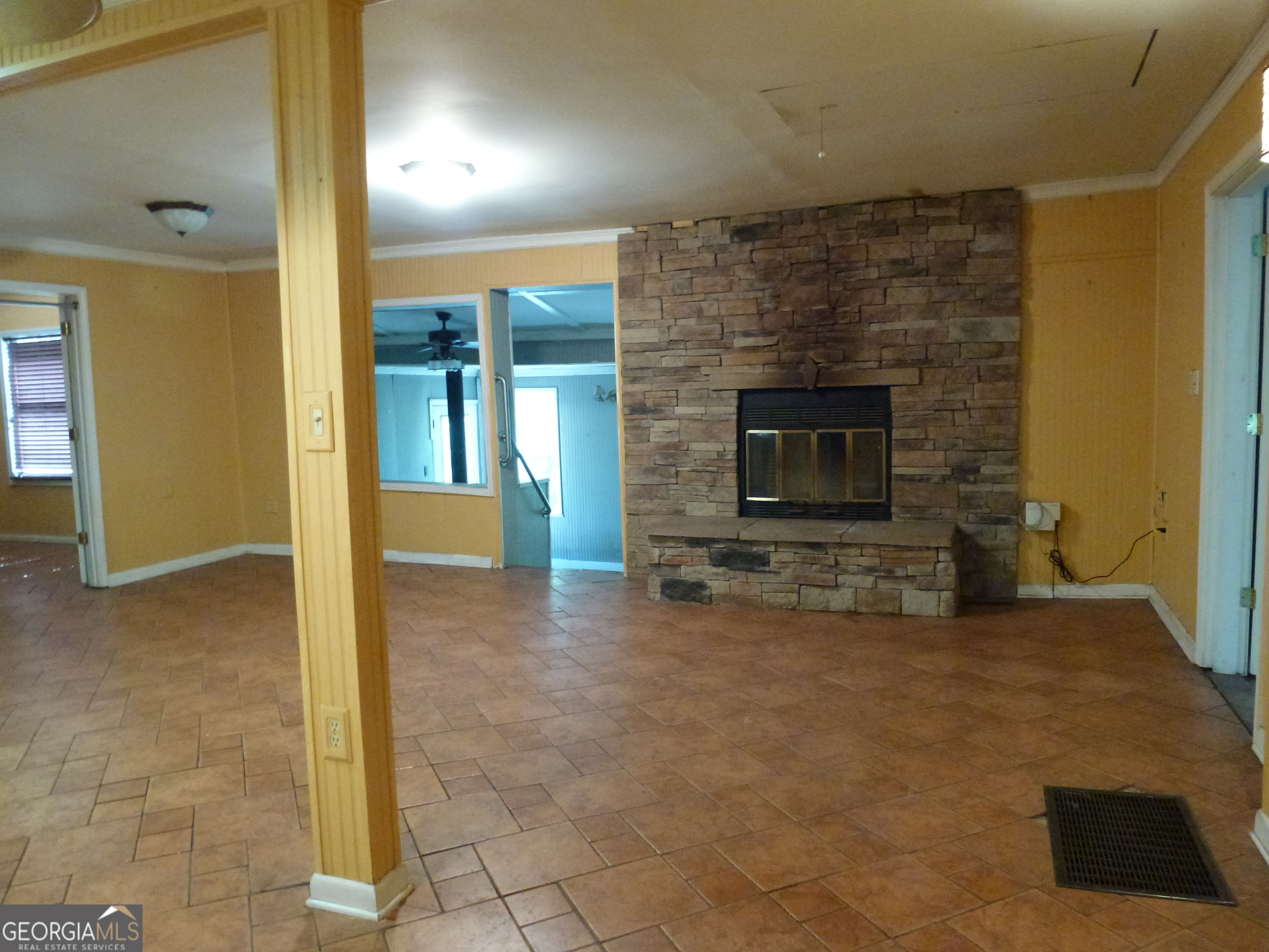 352 Riverside Drive Claxton, GA 30417 - Photo 7 of 25 a view of a livingroom with a fireplace