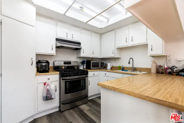 $495,000 | 15214 South Raymond Avenue, Unit 111, Gardena, CA 90247