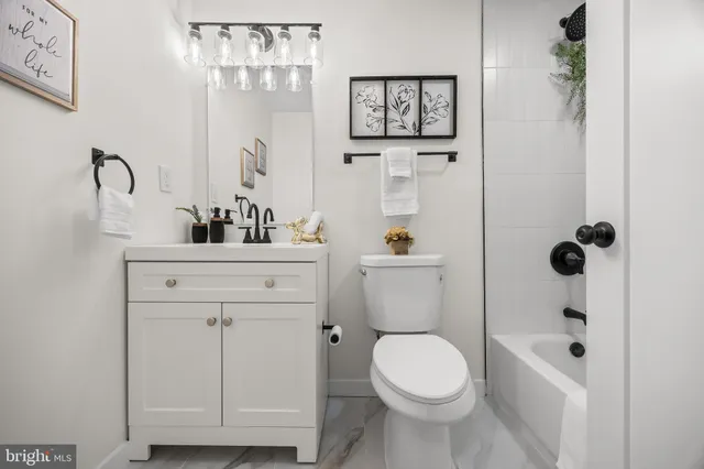 $580,000 | 217 Glenview Court, Marlton, NJ 08053