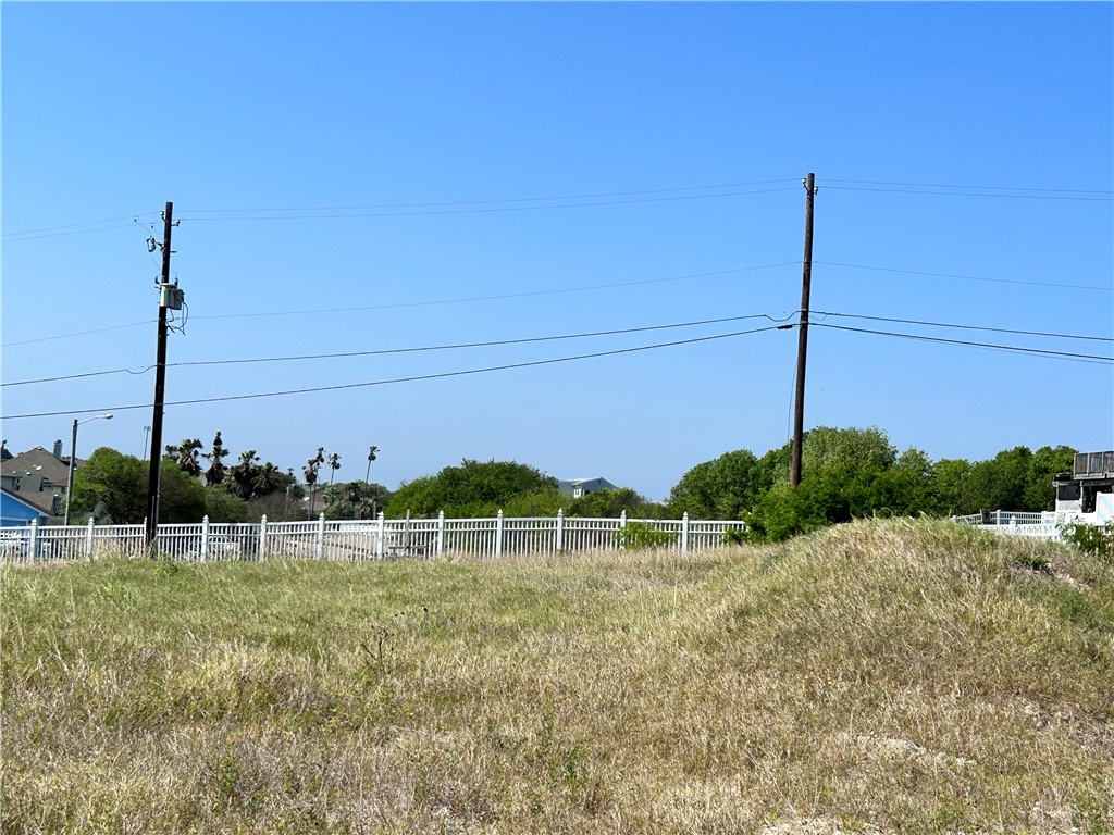 1009 Bluff Drive Portland, TX 78374 - Photo 3 of 4 a view of a field with sitting area