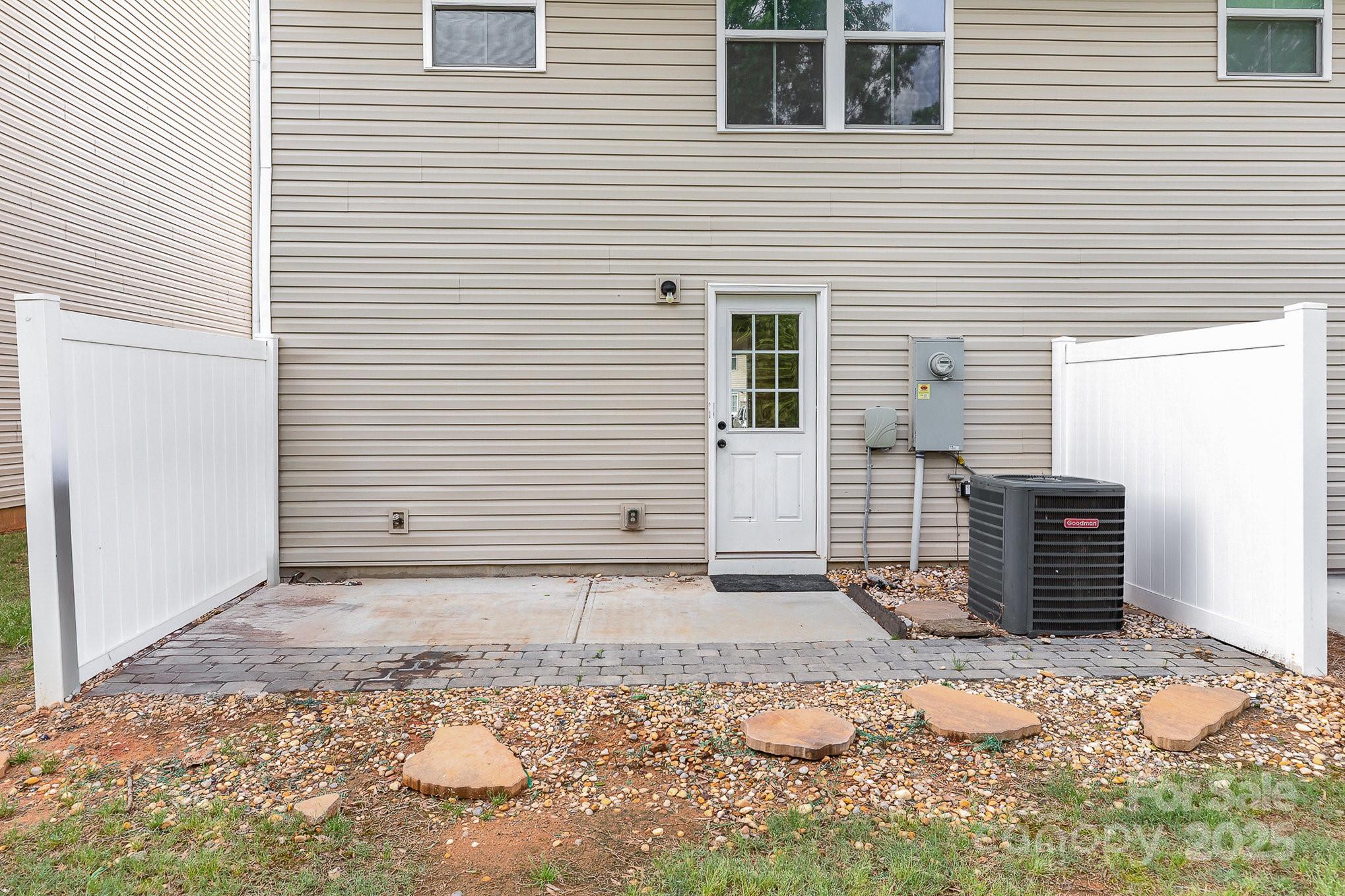 828 Renee Avenue Fort Mill, SC 29715 - Photo 21 of 23 a backyard of a house