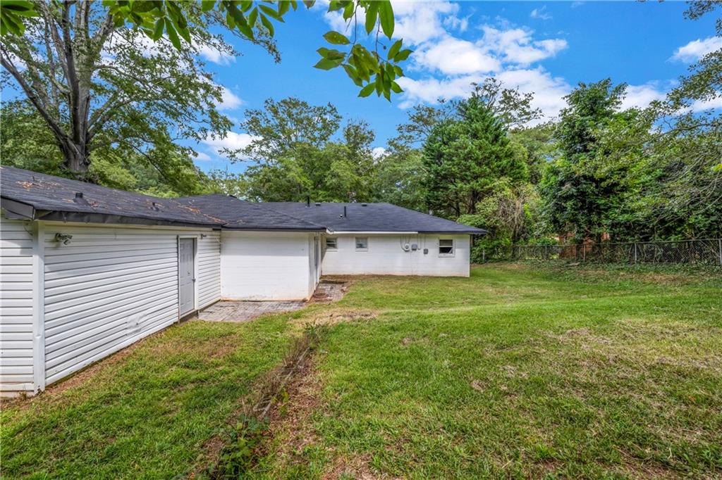 305 South 18th Street Griffin, GA 30224 - Photo 18 of 36 a house view with a garden space