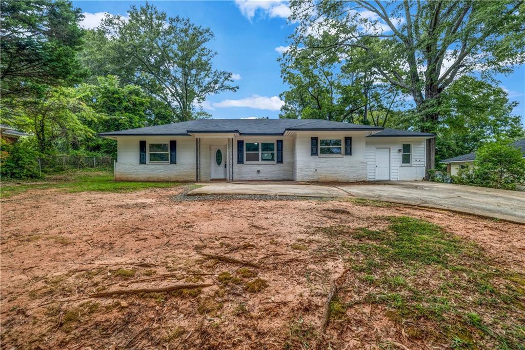305 South 18th Street Griffin, GA 30224 - Photo 36 of 36 front view of house with a yard