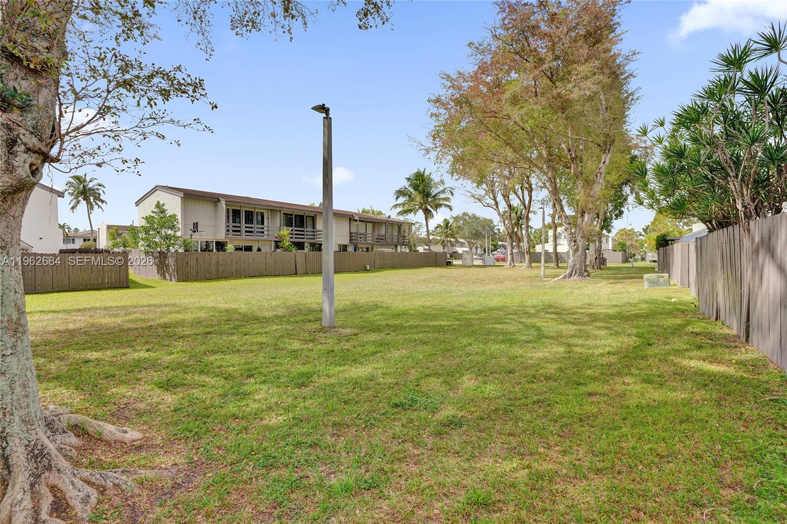 10960 Southwest 70th Terrace Miami, FL 33173 - Photo 34 of 44