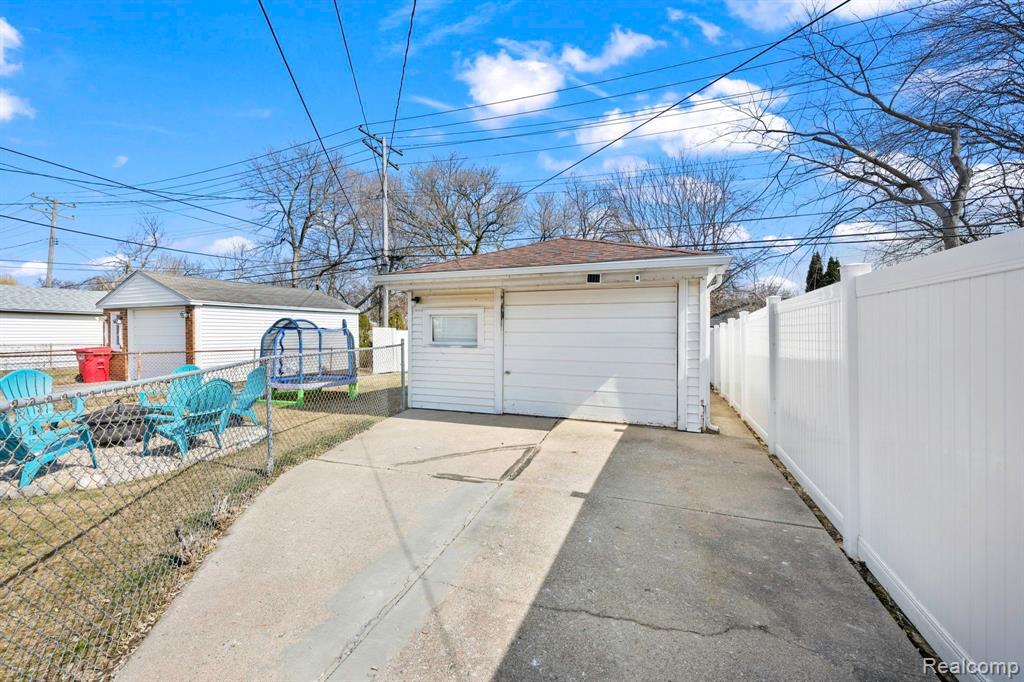 23062 Lexington Avenue Eastpointe, MI 48021 - Photo 24 of 29