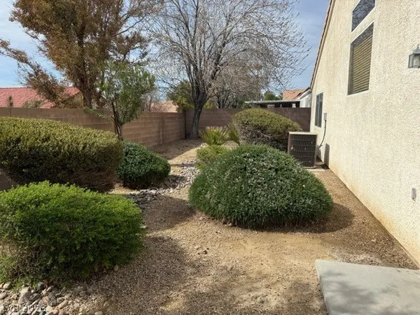 $2,100 | 3729 Discovery Creek Avenue, North Las Vegas, NV 89031