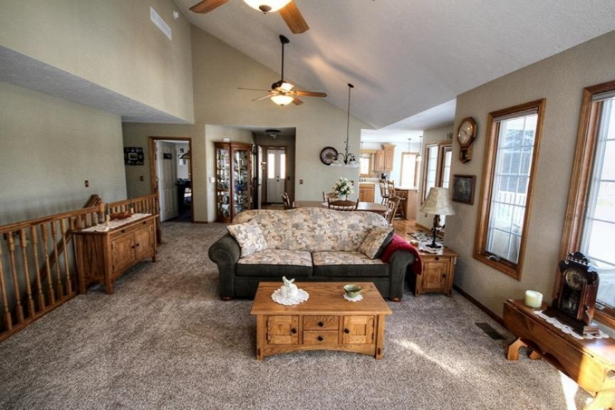 10055 Walnut Drive Three Rivers, MI 49093 - Photo 6 of 31 Livingroom 4