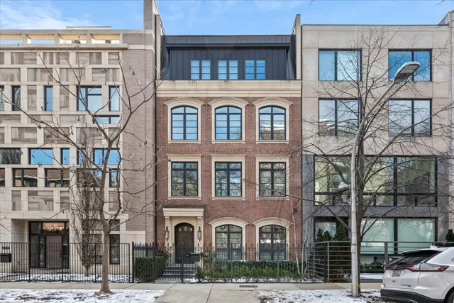 $38,000 | 441 West Deming Place, Chicago, IL 60614