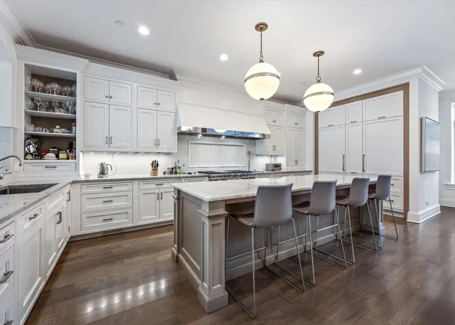 $38,000 | 441 West Deming Place, Chicago, IL 60614