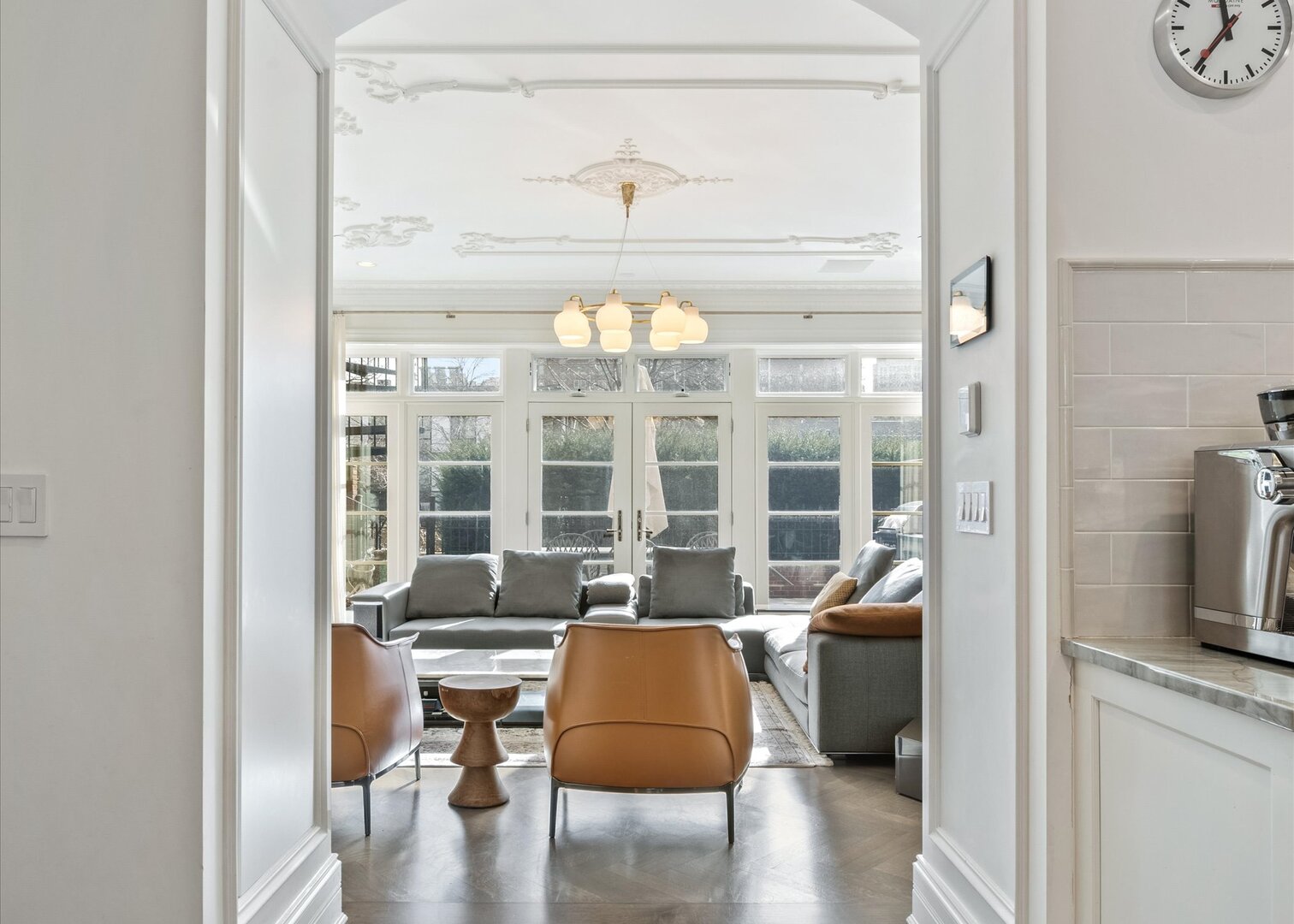 441 West Deming Place Chicago, IL 60614 - Photo 20 of 54 a living room with furniture and a window