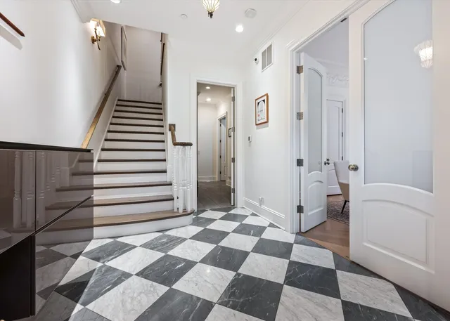 $38,000 | 441 West Deming Place, Chicago, IL 60614