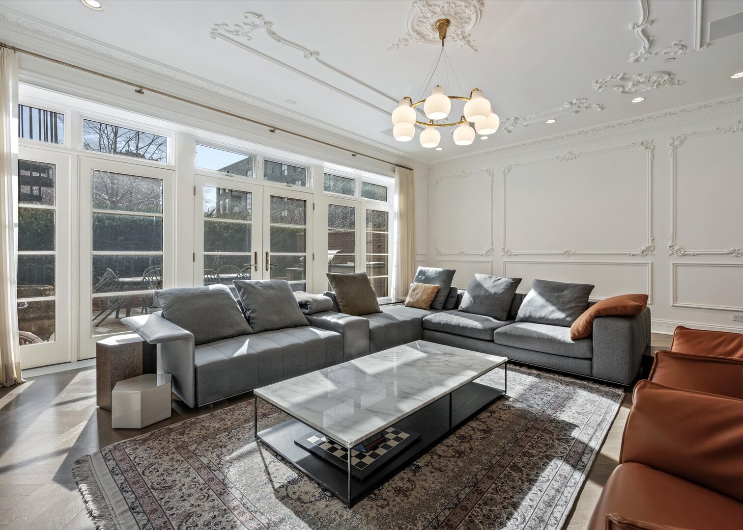 441 West Deming Place Chicago, IL 60614 - Photo 22 of 54 a living room with furniture a chandelier and a rug