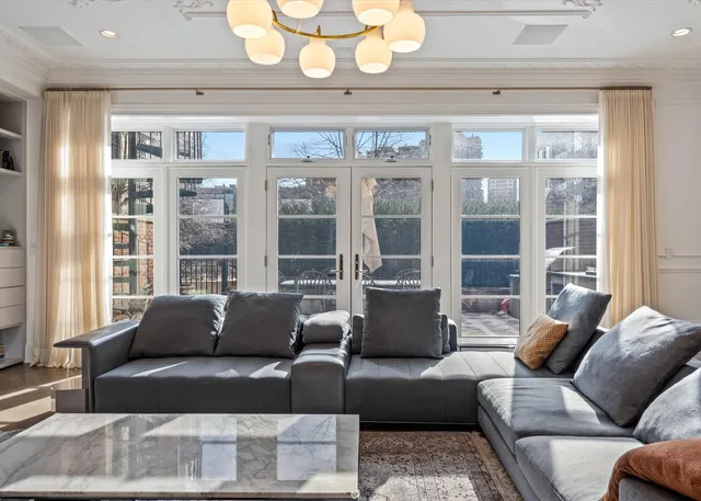 $38,000 | 441 West Deming Place, Chicago, IL 60614