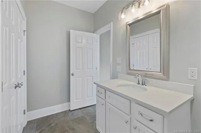 $2,100 | 73 West Main Street, Unit 5, Clinton, CT 06413