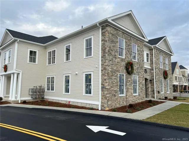 $2,100 | 73 West Main Street, Unit 5, Clinton, CT 06413