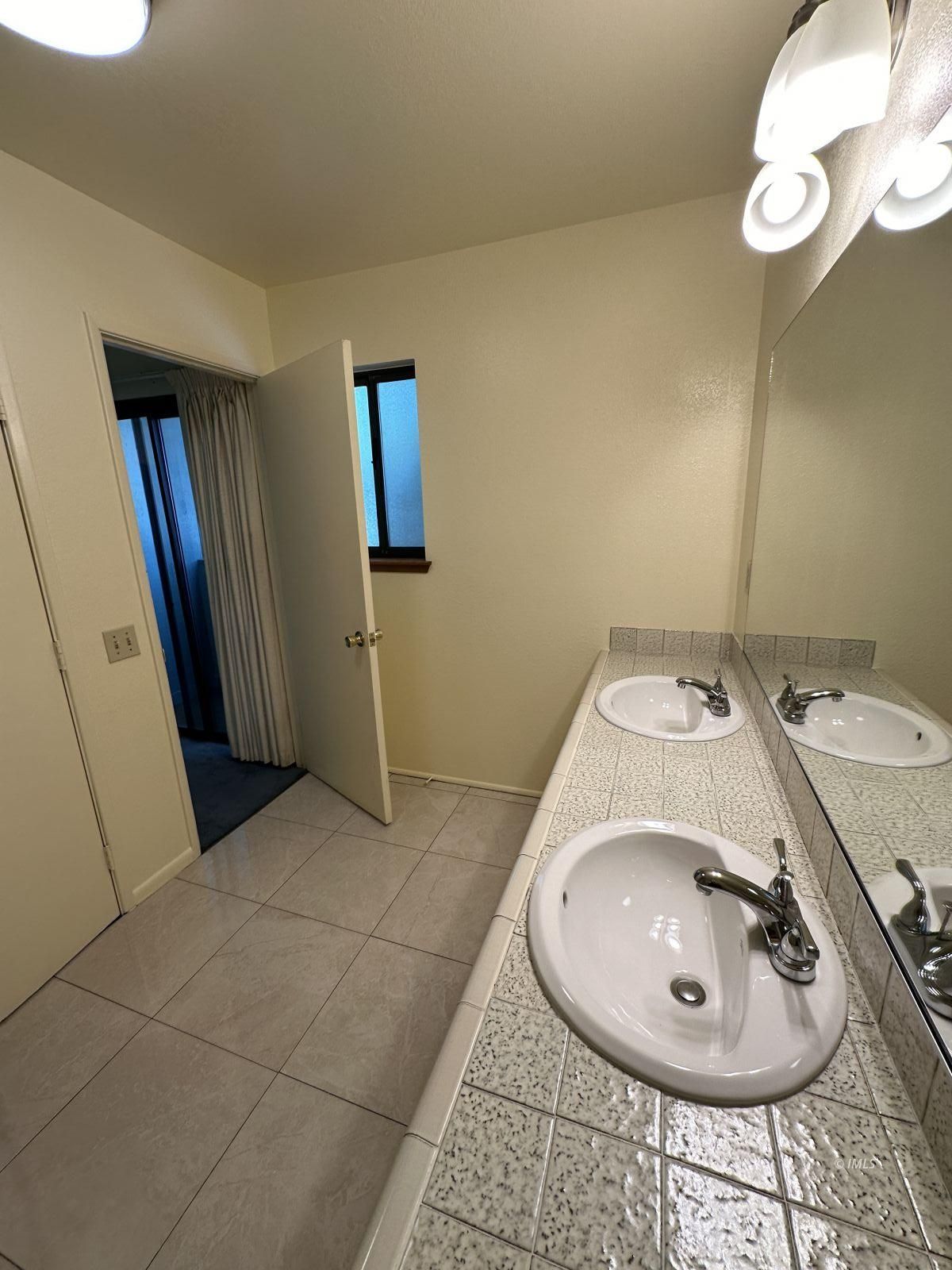 263 East Line Street, Unit F Bishop, CA 93514 - Photo 9 of 13 Primary Ba