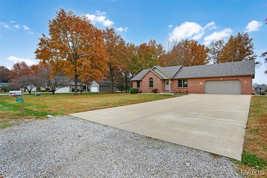 12926 Maple Street Highland, IL 62249 - Photo 3 of 39