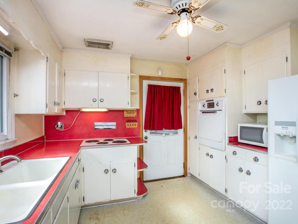 286 Justice Ridge Road Candler, NC 28715 - Photo 12 of 36 Gallery Image 12