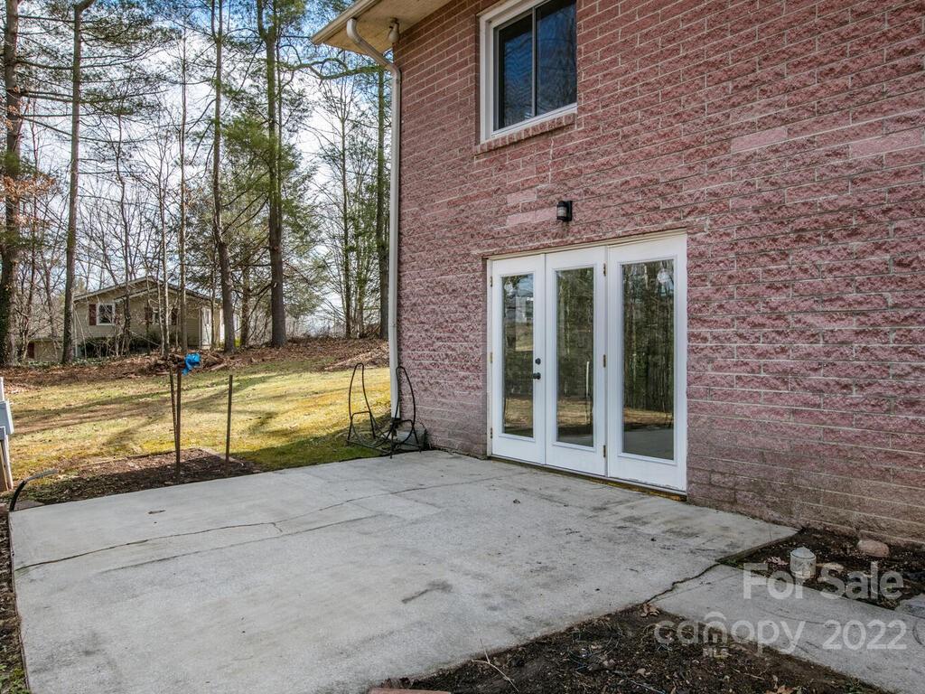 286 Justice Ridge Road Candler, NC 28715 - Photo 6 of 36 Gallery Image 6