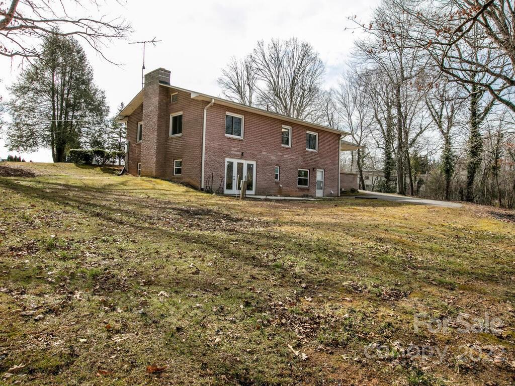 286 Justice Ridge Road Candler, NC 28715 - Photo 7 of 36 Gallery Image 7